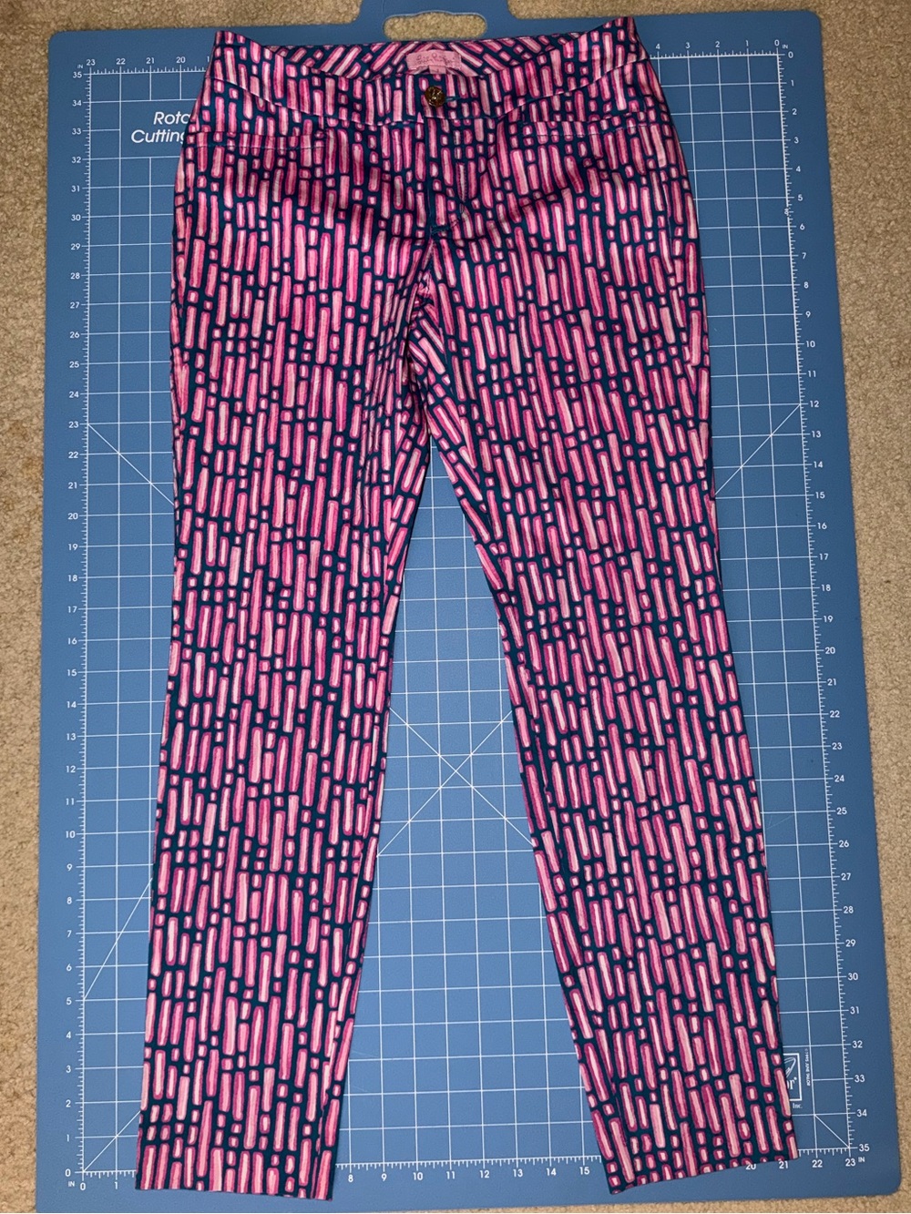New Lilly Pulitzer Pink and Navy Geometric cropped pants
